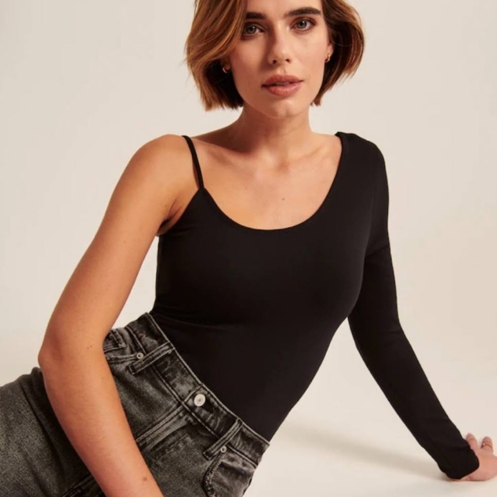 Abercrombie & Fitch Long sleeve asymmetrical bodysuit